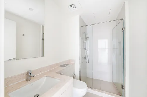 4 Bedrooms Townhouse in Maple 3