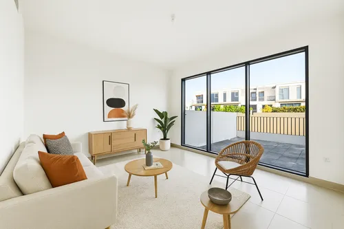 4 Bedrooms Townhouse in Maple 3