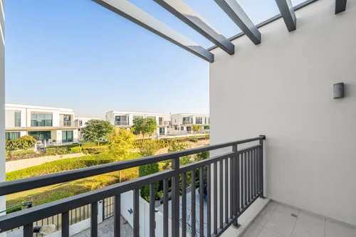 4 Bedrooms Townhouse in Maple 3