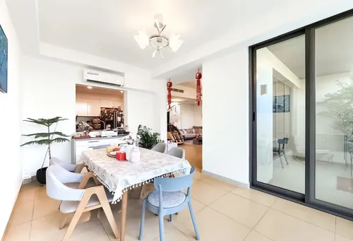 3 Bedrooms Townhouse in Maple 3