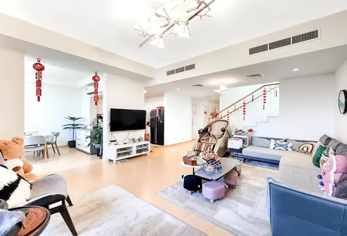 3 Bedrooms Townhouse in Maple 3