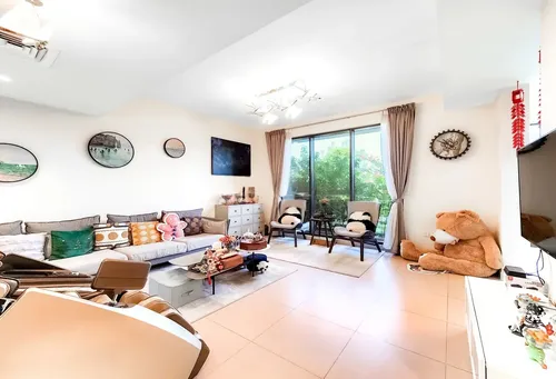 3 Bedrooms Townhouse in Maple 3