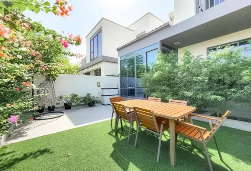 3 Bedrooms Townhouse in Maple 3