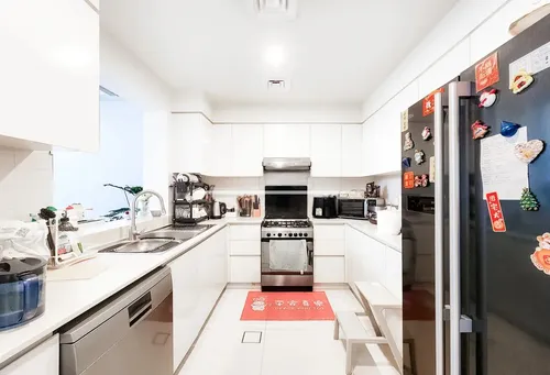 3 Bedrooms Townhouse in Maple 3