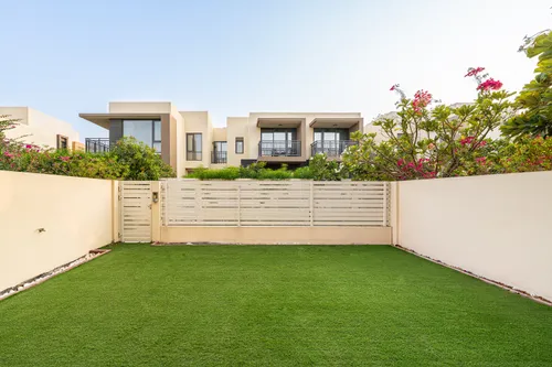 3 Bedrooms Townhouse in Maple 3