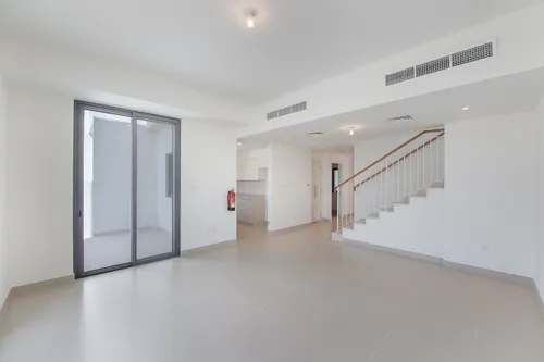 3 Bedrooms Townhouse in Maple 3