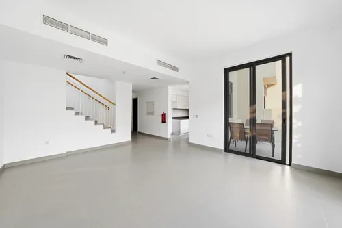 3 Bedrooms Townhouse in Maple 3