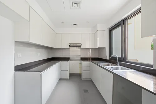 3 Bedrooms Townhouse in Maple 3