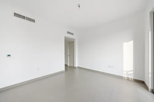 3 Bedrooms Townhouse in Maple 3