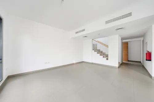 3 Bedrooms Townhouse in Maple 3