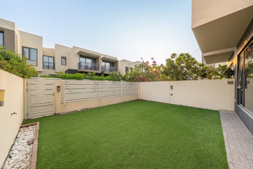 3 Bedrooms Townhouse in Maple 3