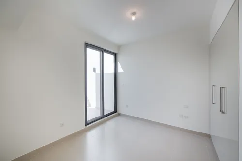 3 Bedrooms Townhouse in Maple 3