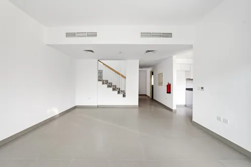 3 Bedrooms Townhouse in Maple 3