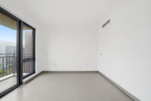 3 Bedrooms Townhouse in Maple 3