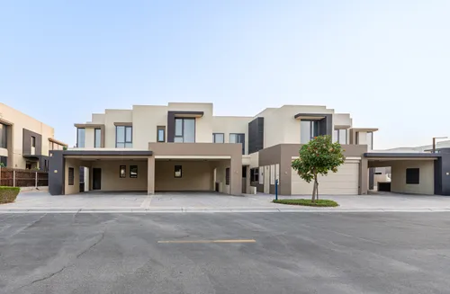 3 Bedrooms Townhouse in Maple 3