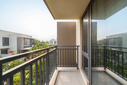 3 Bedrooms Townhouse in Maple 3