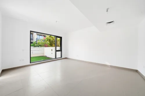 3 Bedrooms Townhouse in Maple 3