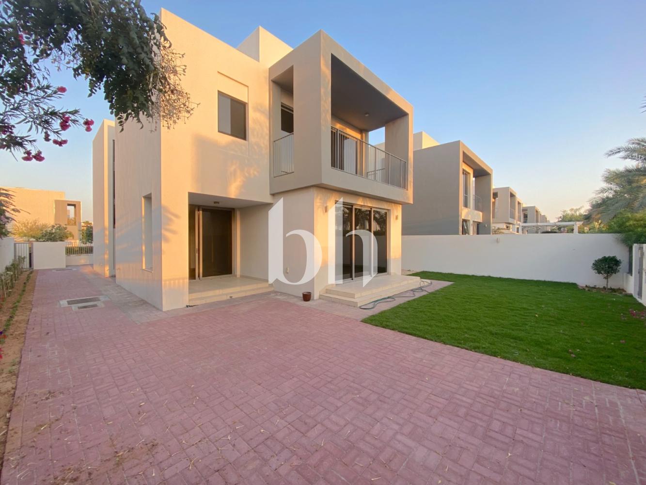 Large Plot | Vacant April | Extended Living