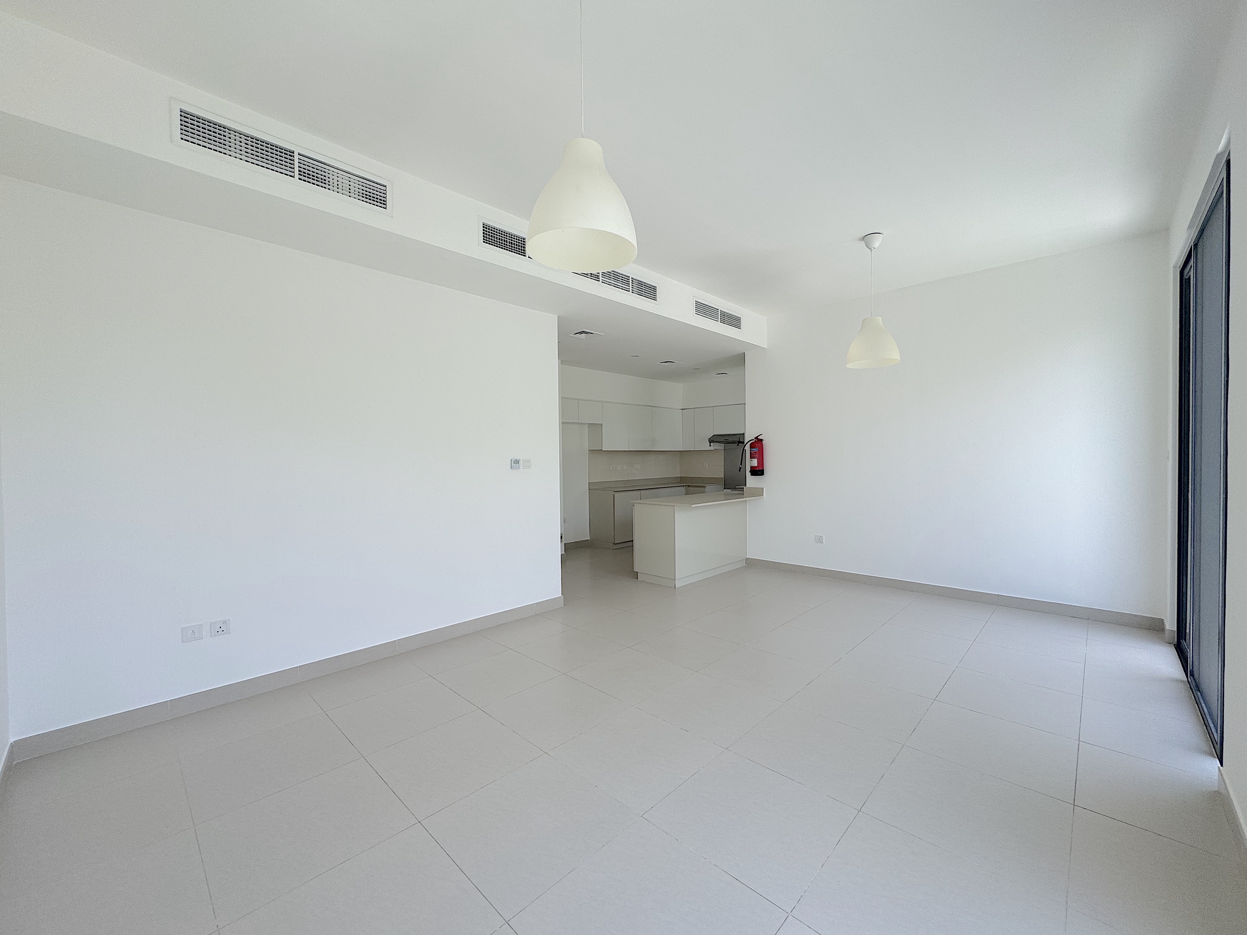 4 Bedrooms Townhouse in Maple 3