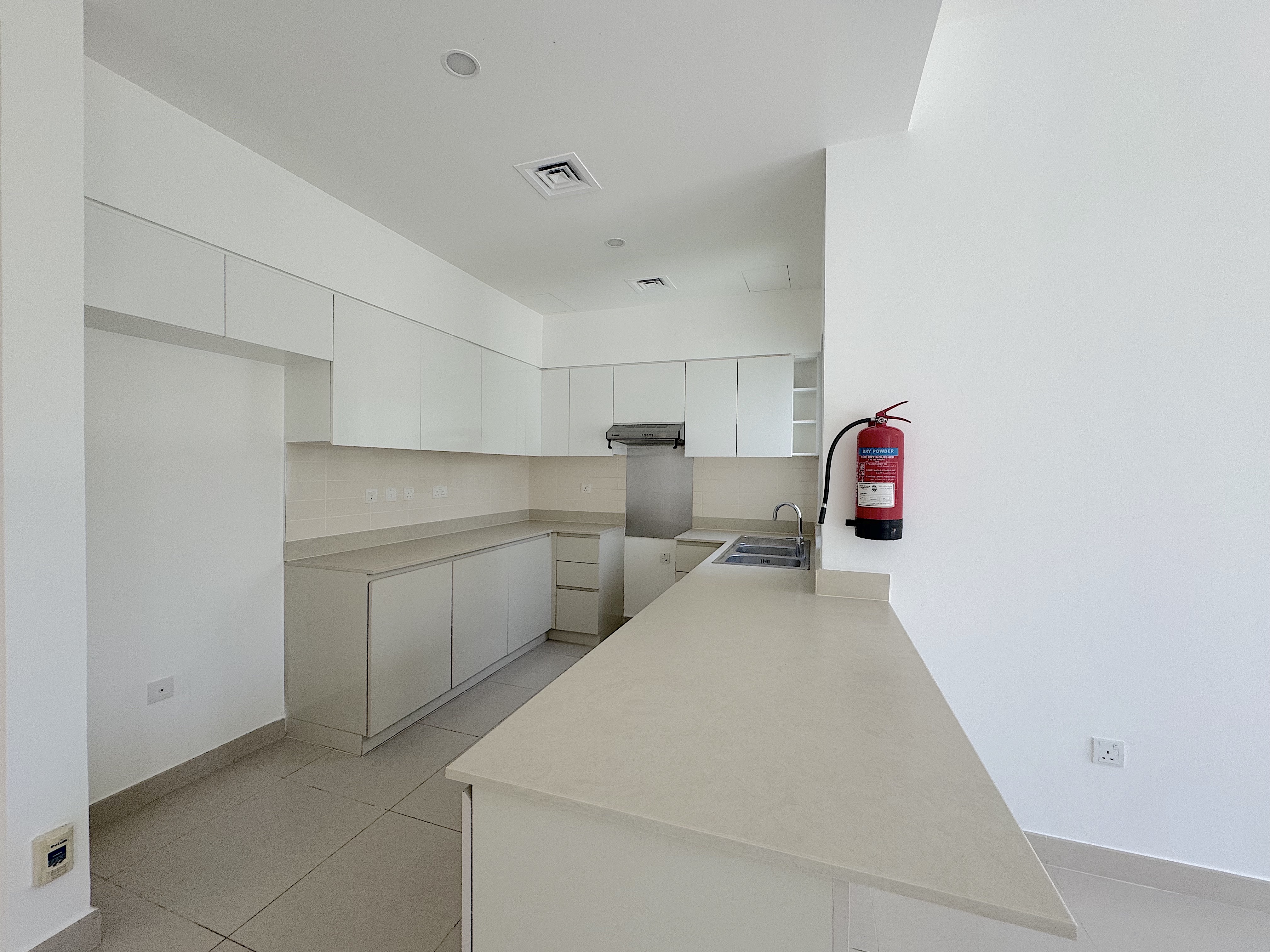 4 Bedrooms Townhouse in Maple 3