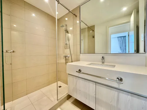 2 Bedrooms Apartment in Park Point Building D