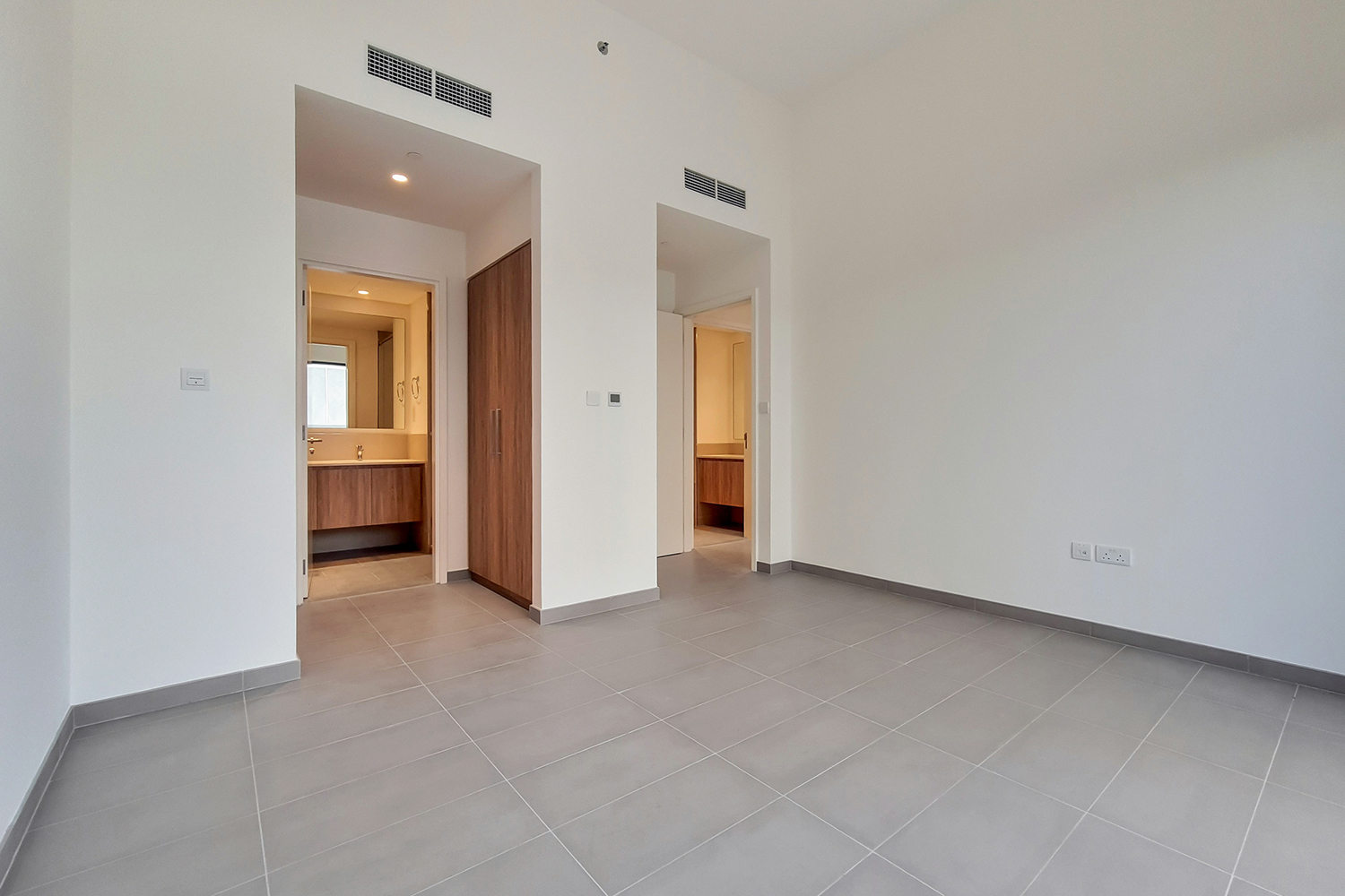 2 Bedrooms Apartment in Park Ridge Tower C