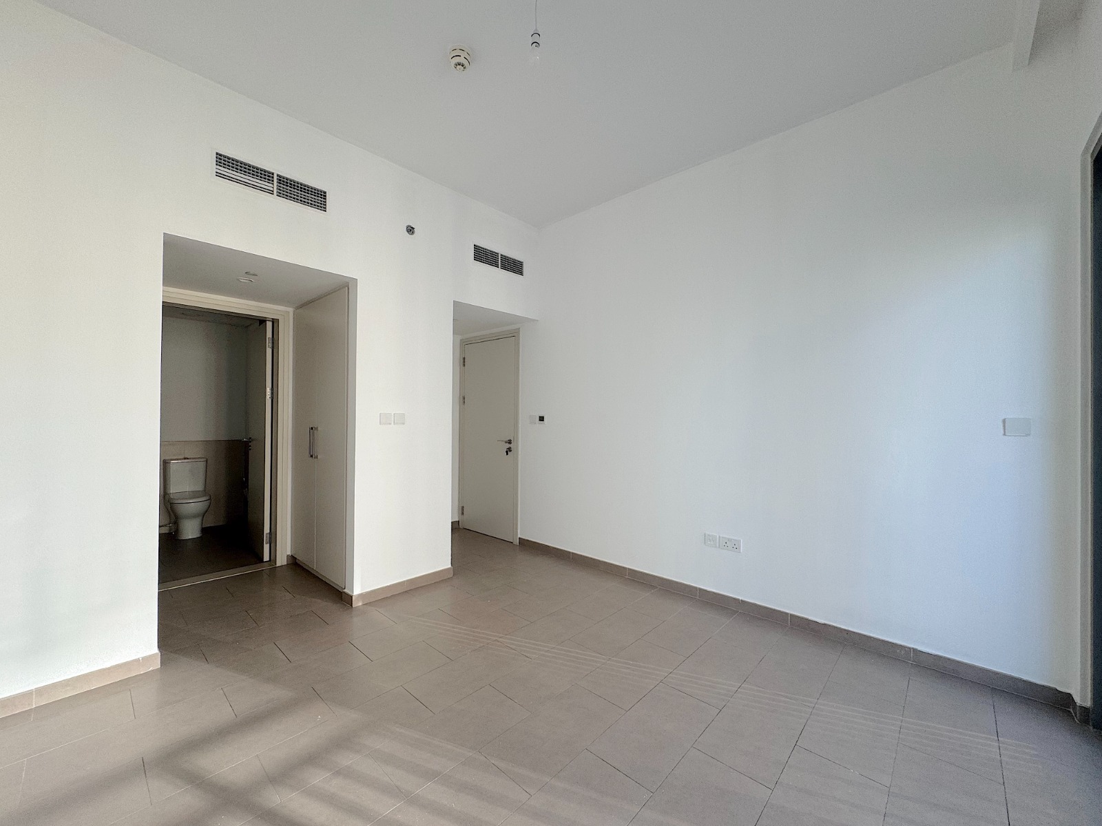 3 Bedrooms Apartment in Park Heights 1