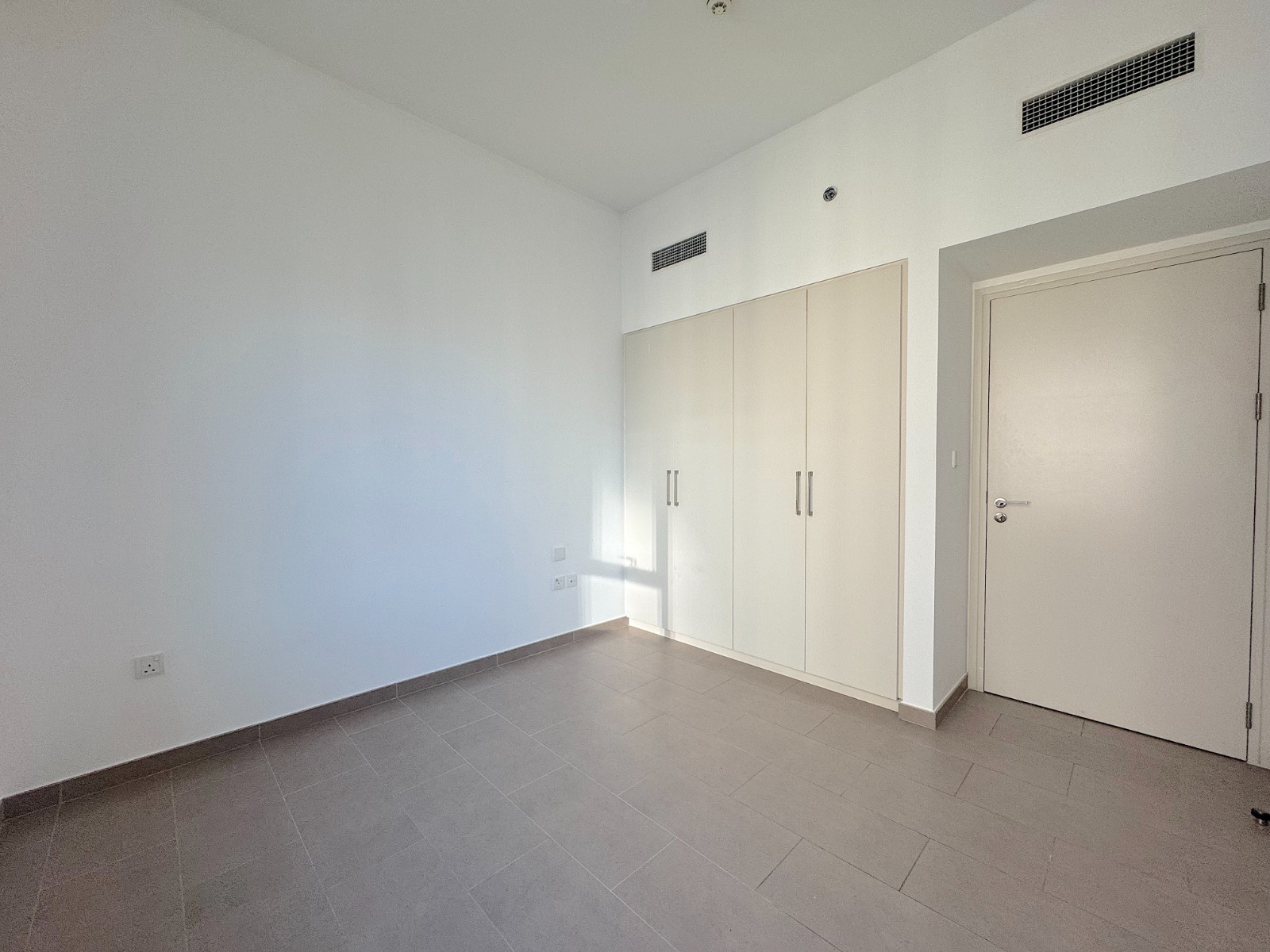 3 Bedrooms Apartment in Park Heights 1