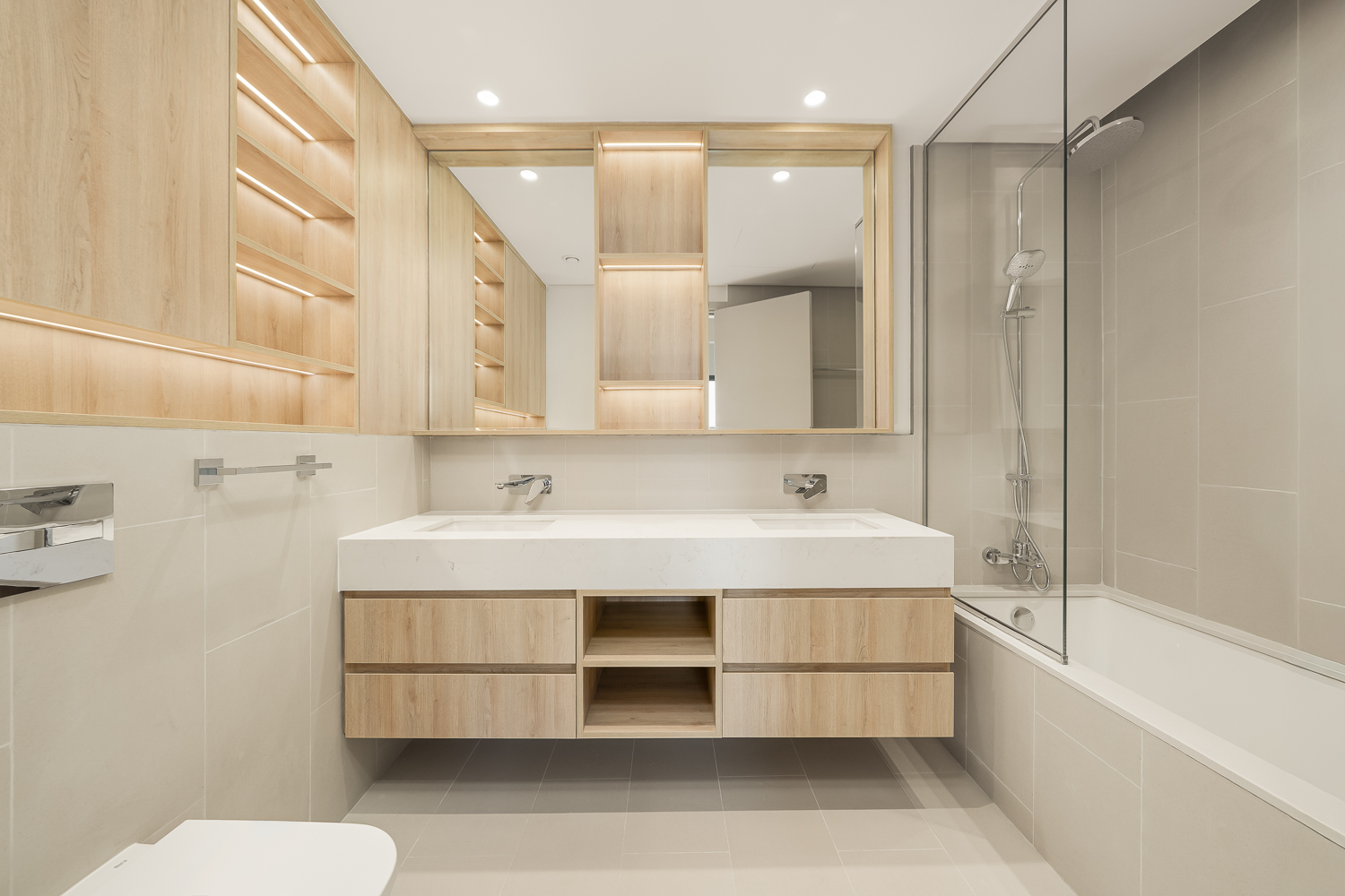 3 Bedrooms Apartment in Park Field Tower 2