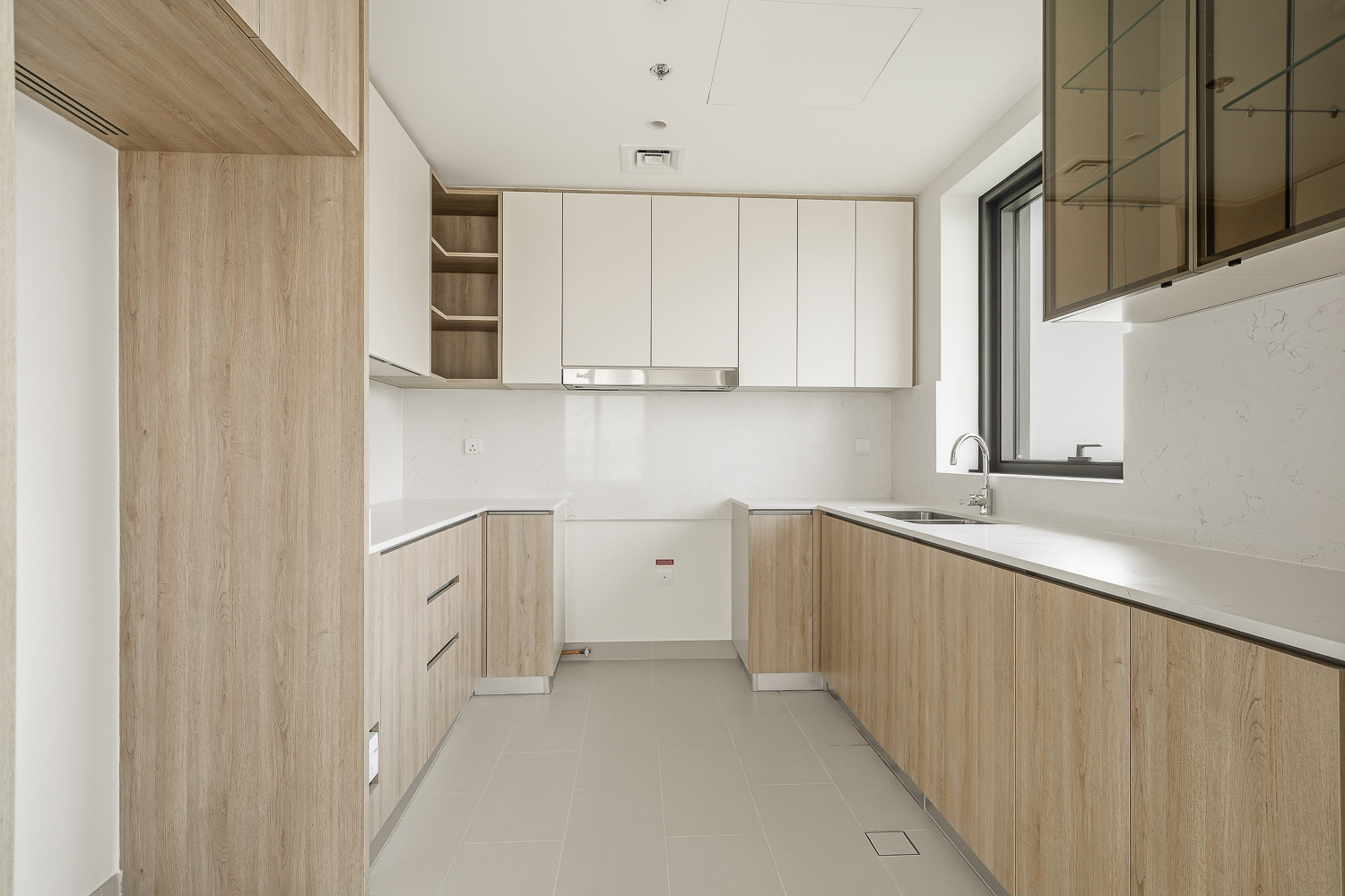 3 Bedrooms Apartment in Park Field Tower 2