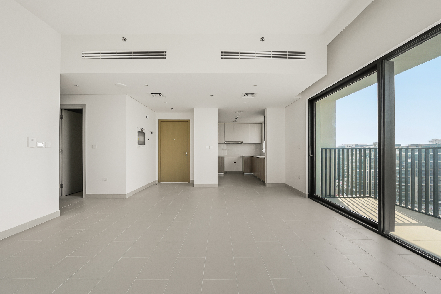 3 Bedrooms Apartment in Park Field Tower 2