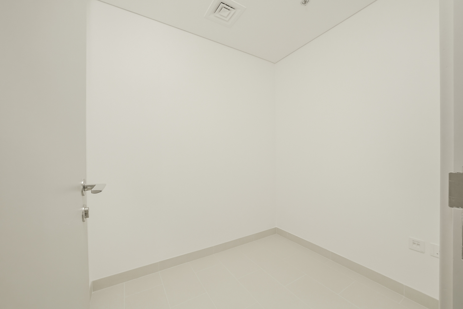 3 Bedrooms Apartment in Park Field Tower 2