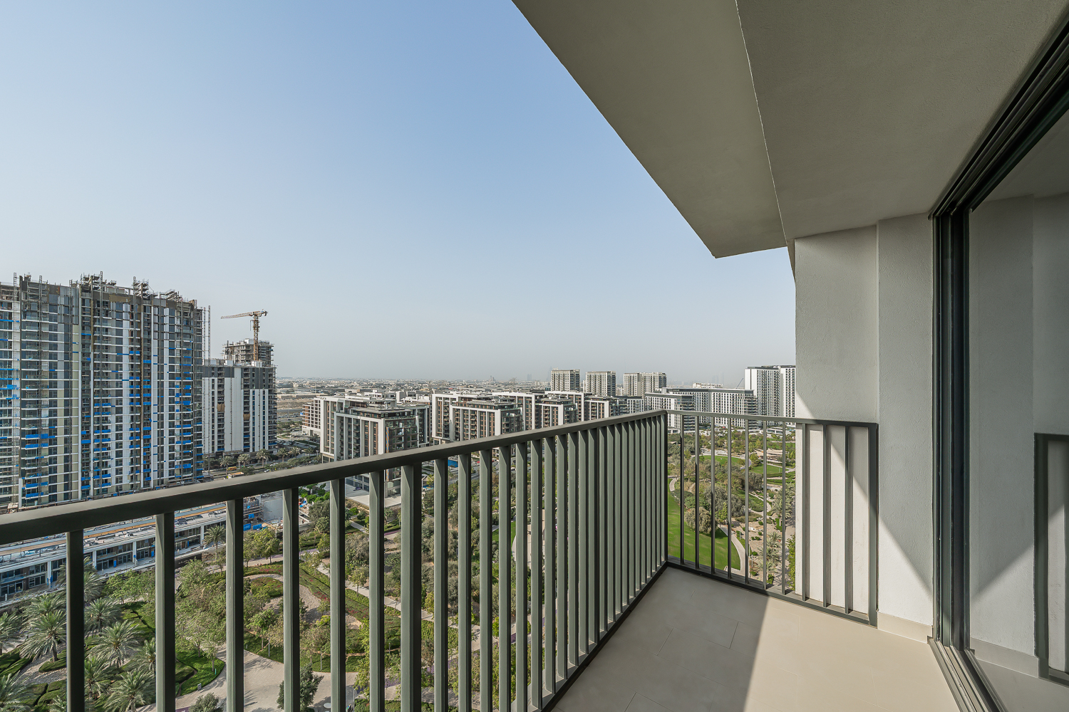 3 Bedrooms Apartment in Park Field Tower 2