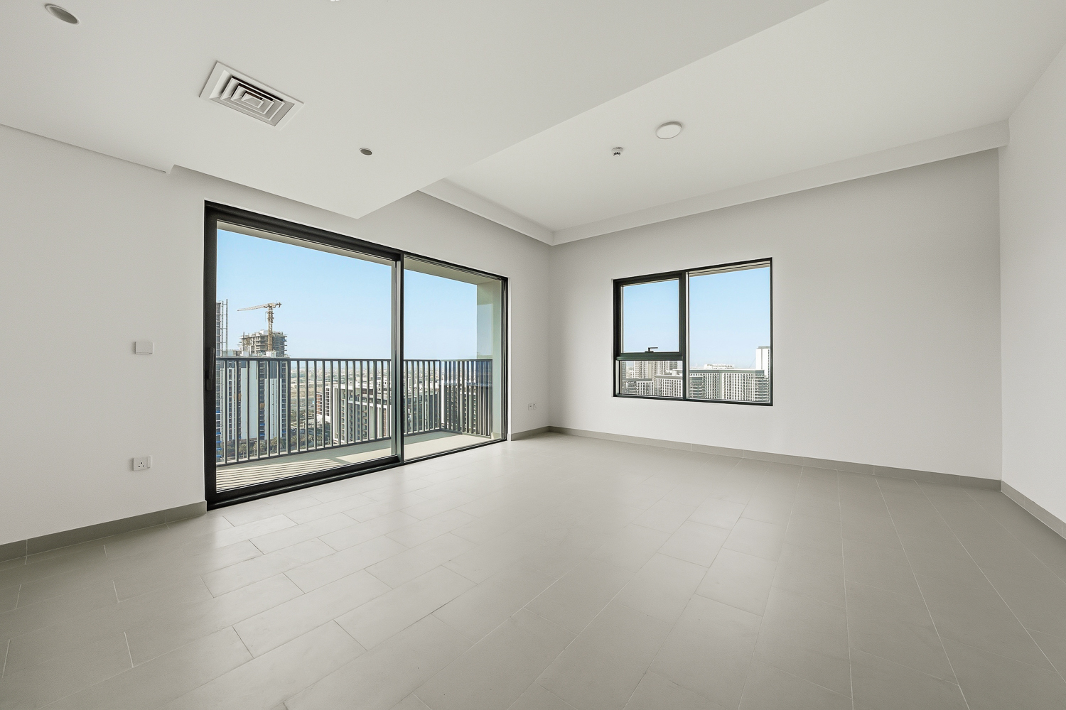 3 Bedrooms Apartment in Park Field Tower 2