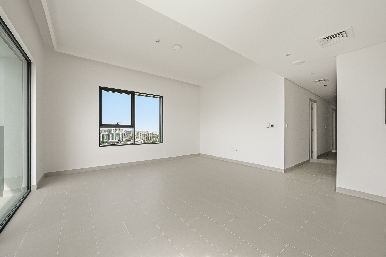 3 Bedrooms Apartment in Park Field Tower 2