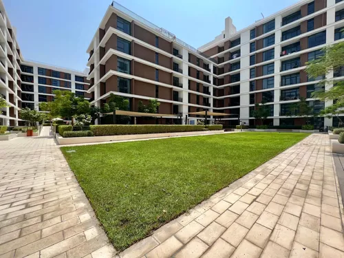 2 Bedrooms Apartment in Park Point Building D