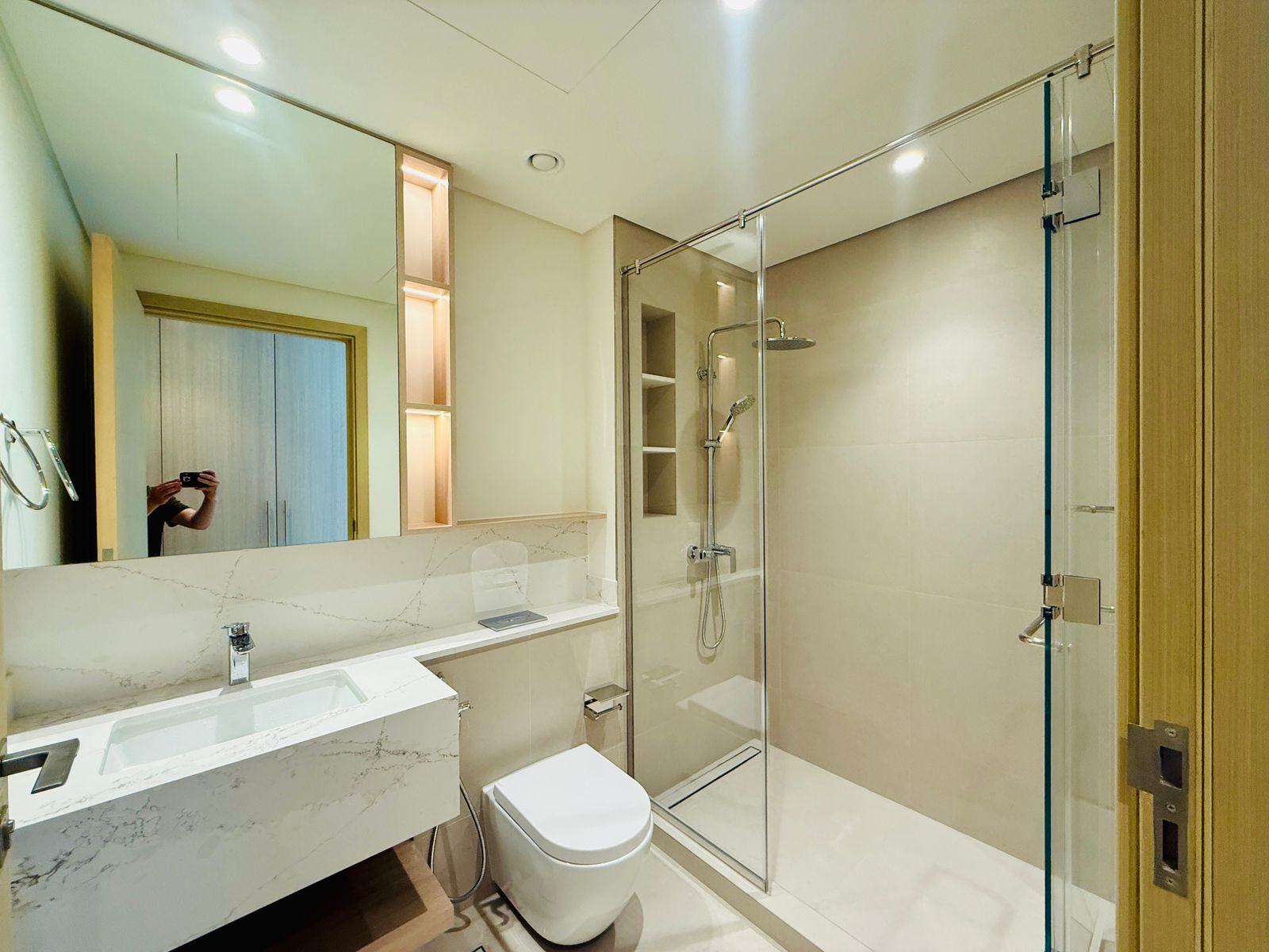 2 Bedrooms Apartment in Golf Grand