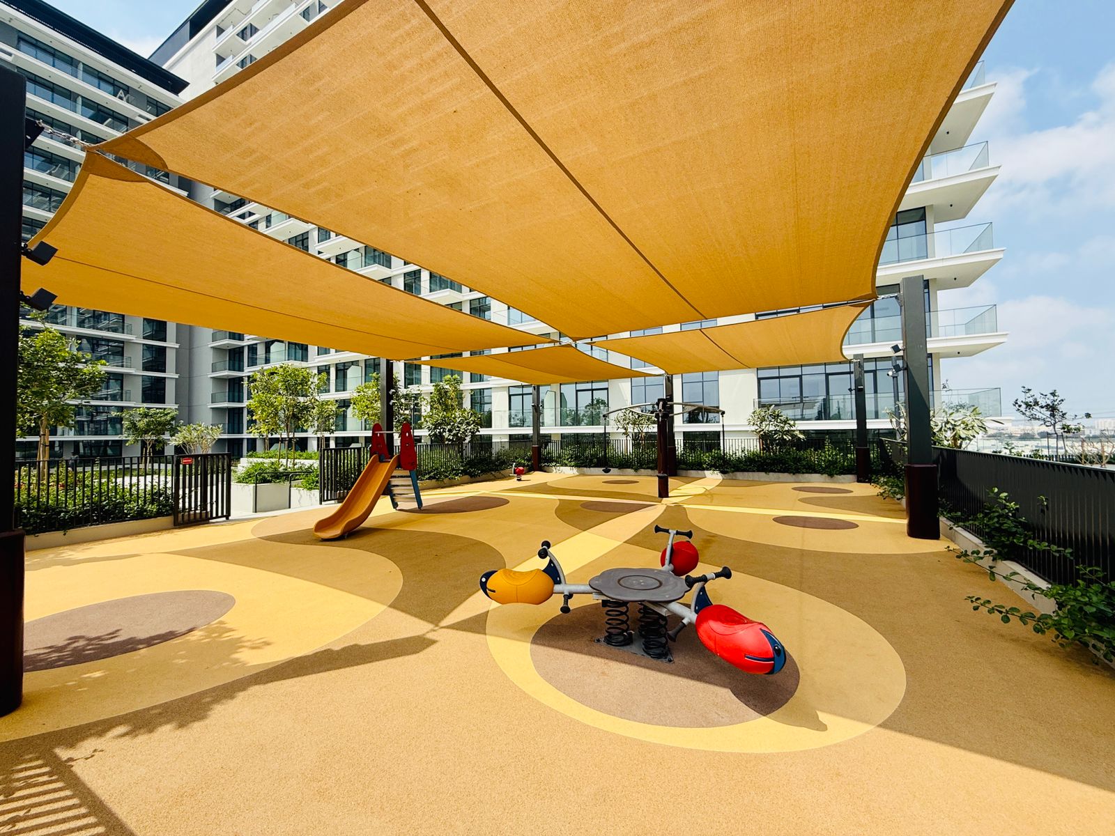 2 Bedrooms Apartment in Golf Grand