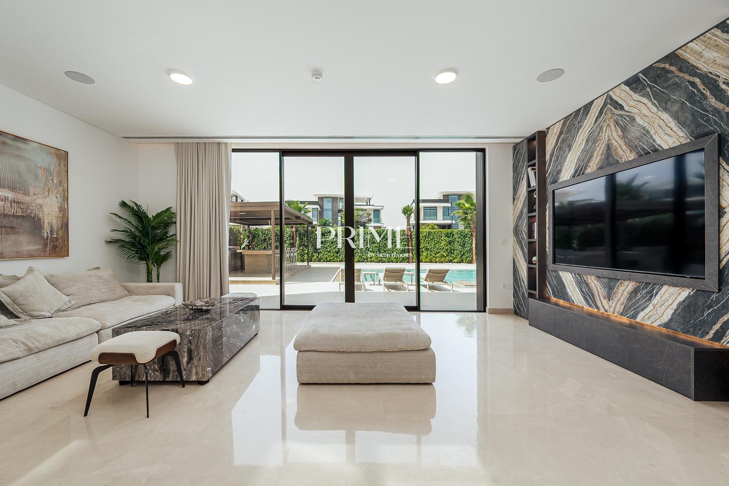 5 Bedrooms Villa in Palm Hills