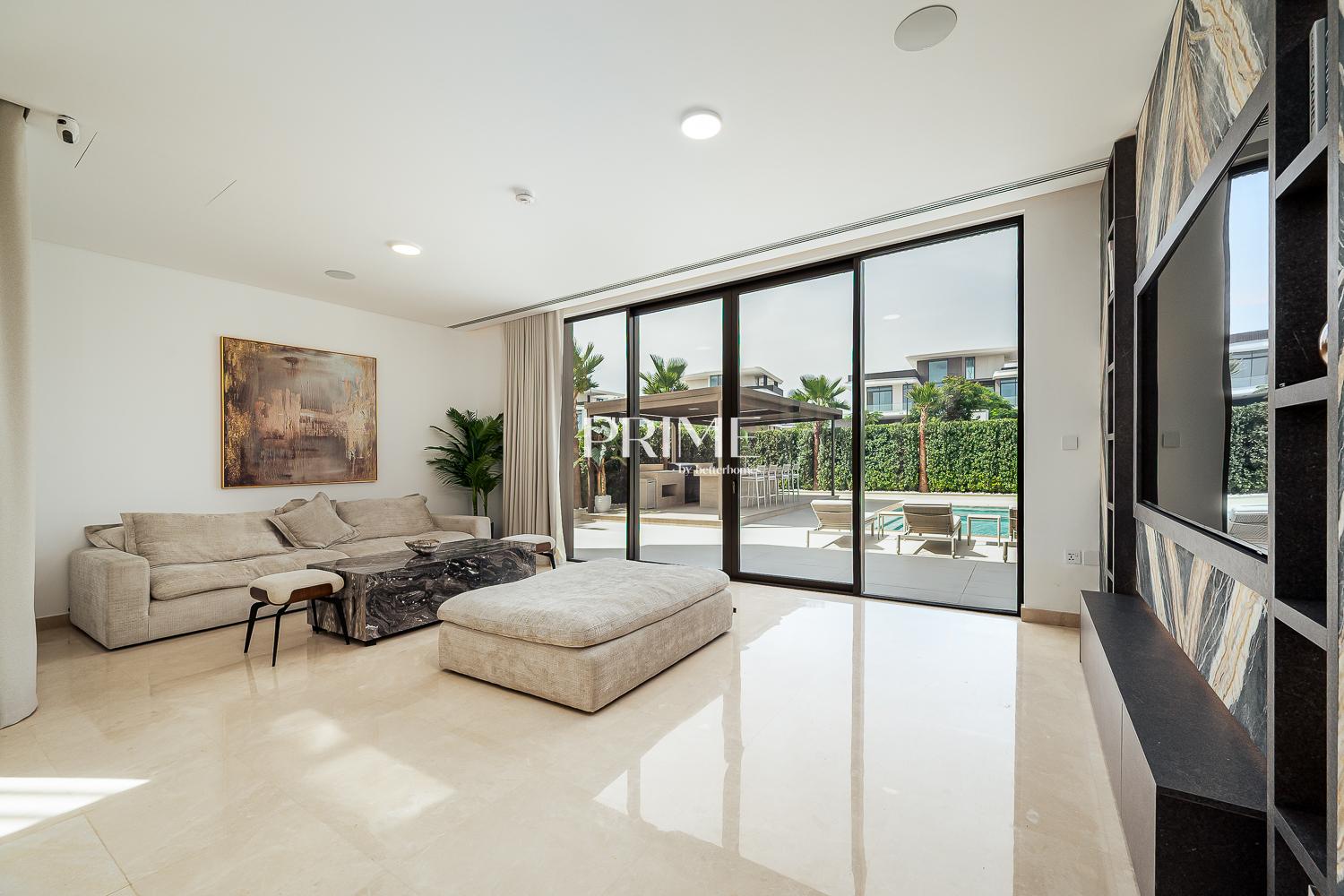5 Bedrooms Villa in Palm Hills