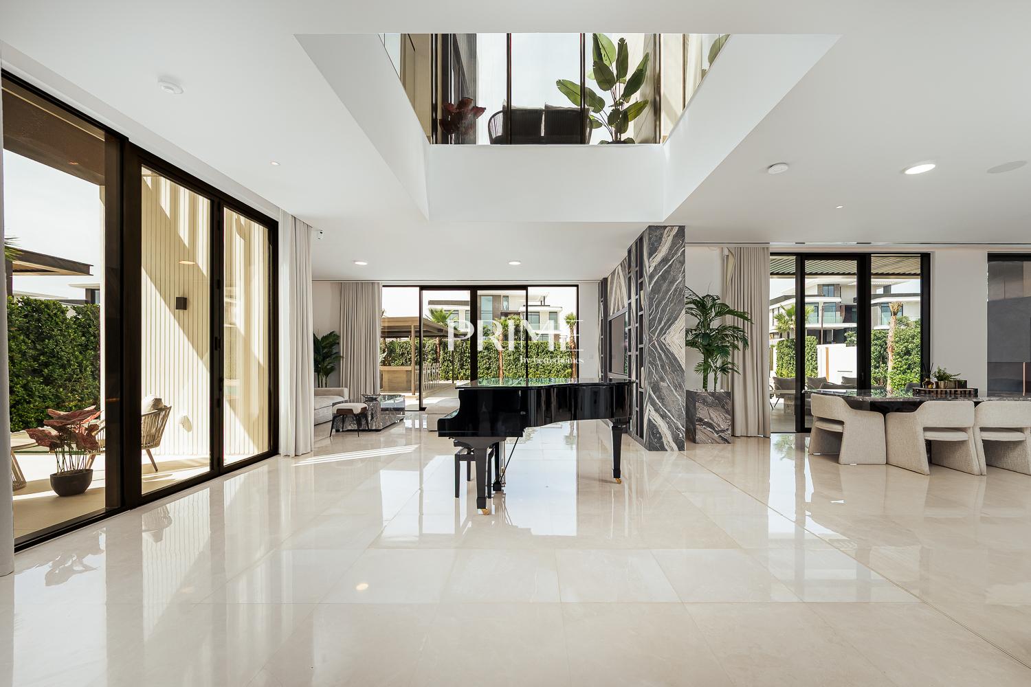 5 Bedrooms Villa in Palm Hills