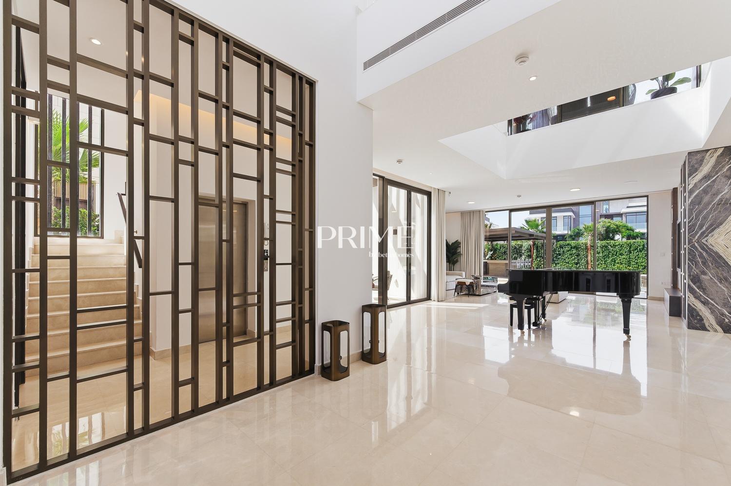 5 Bedrooms Villa in Palm Hills