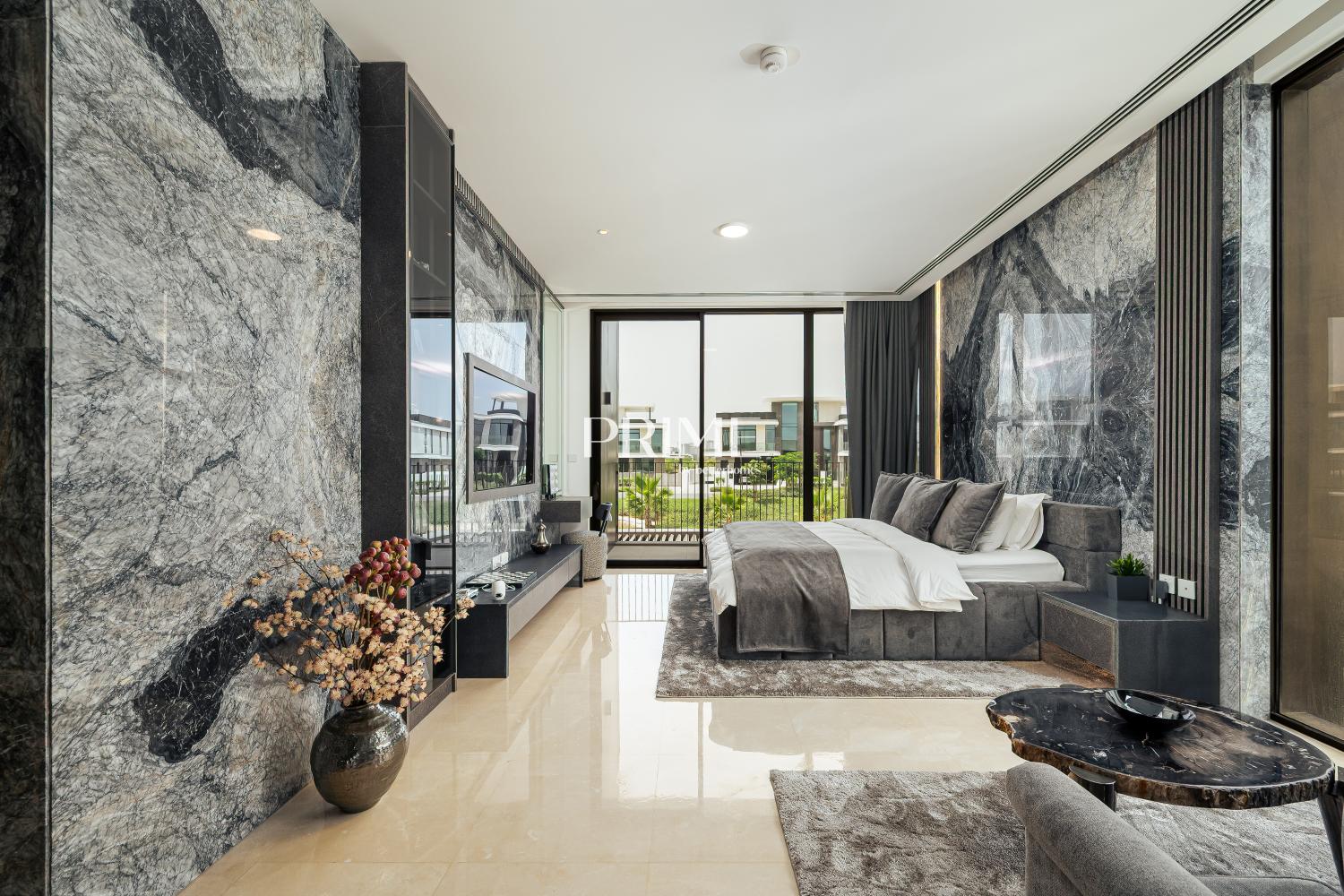 5 Bedrooms Villa in Palm Hills