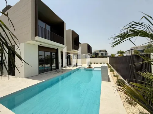 Vacant | Corner Unit | Private Pool