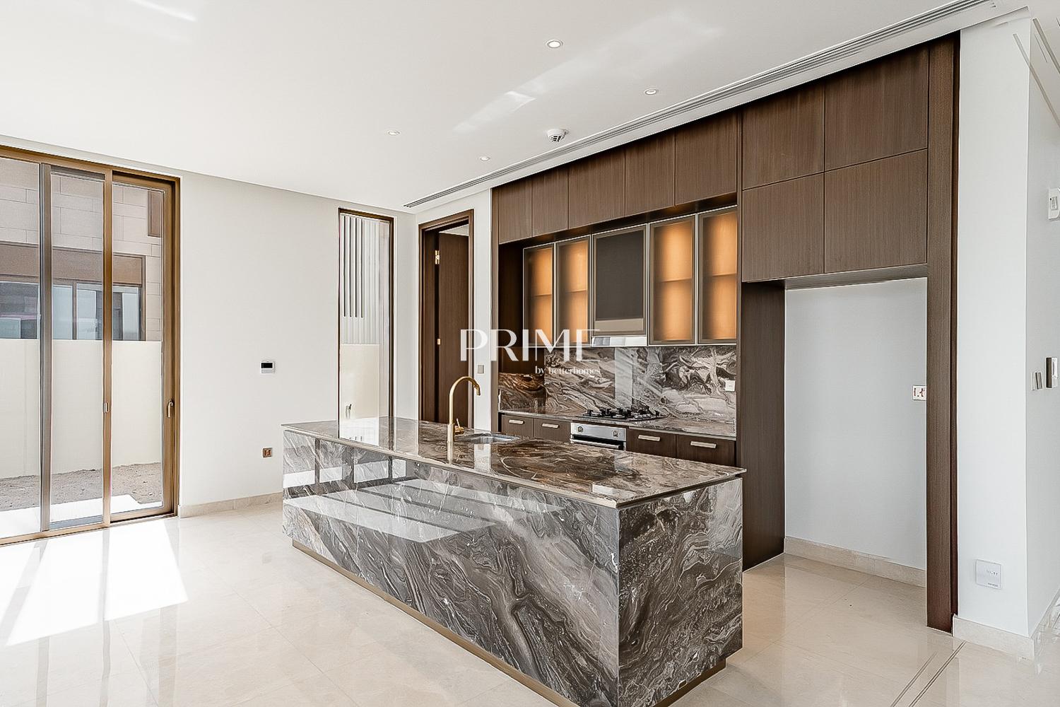 5 Bedrooms Villa in Palm Hills