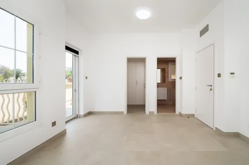 2 Bedrooms Villa in Springs 1