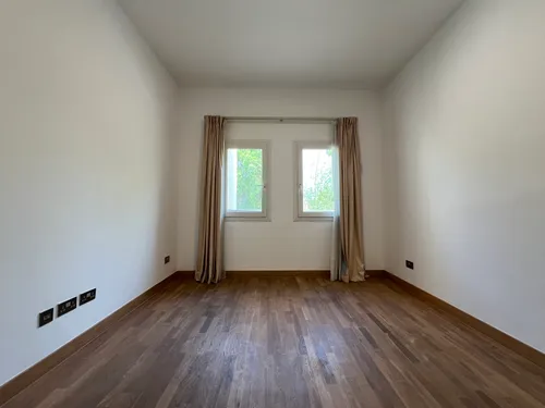 5 Bedrooms Villa in Meadows 9