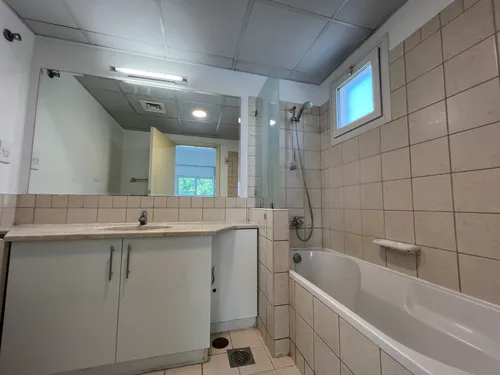 5 Bedrooms Villa in Meadows 9