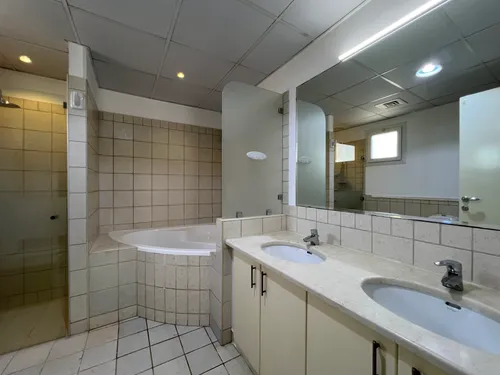5 Bedrooms Villa in Meadows 9