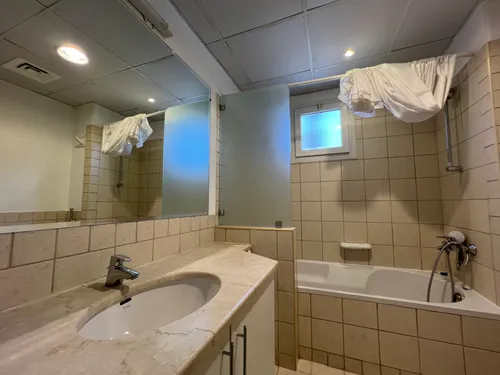 5 Bedrooms Villa in Meadows 9
